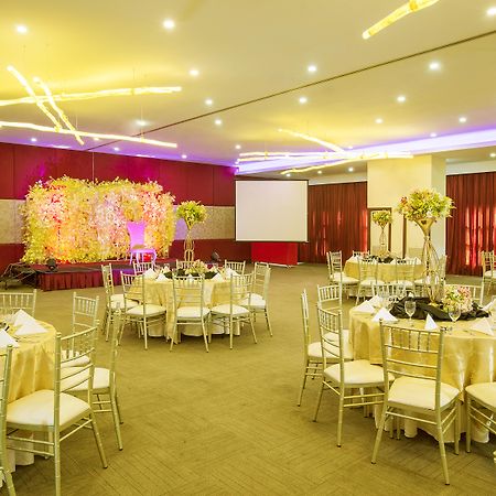 Golden Prince Hotel & Suites Cebu Bagian luar foto