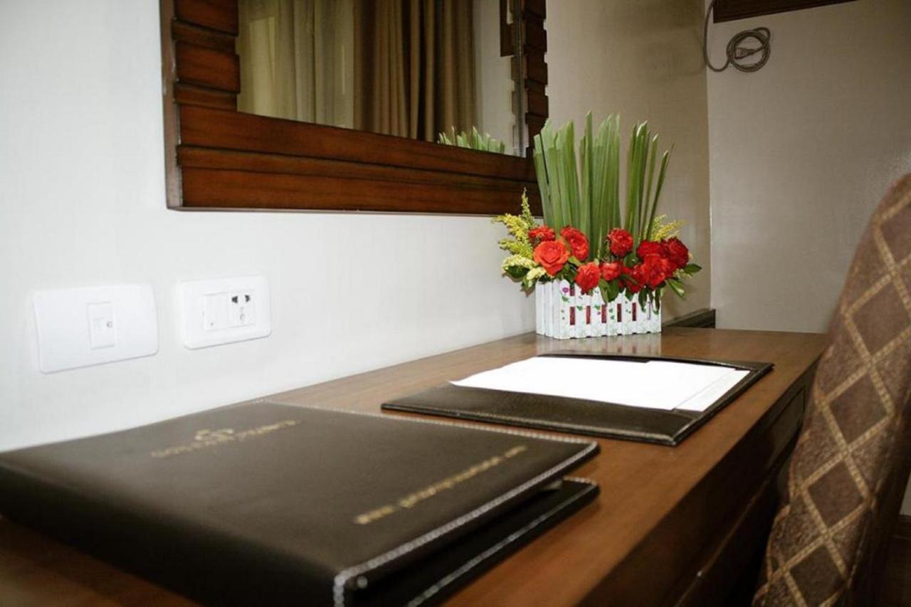 Golden Prince Hotel & Suites Cebu Bagian luar foto