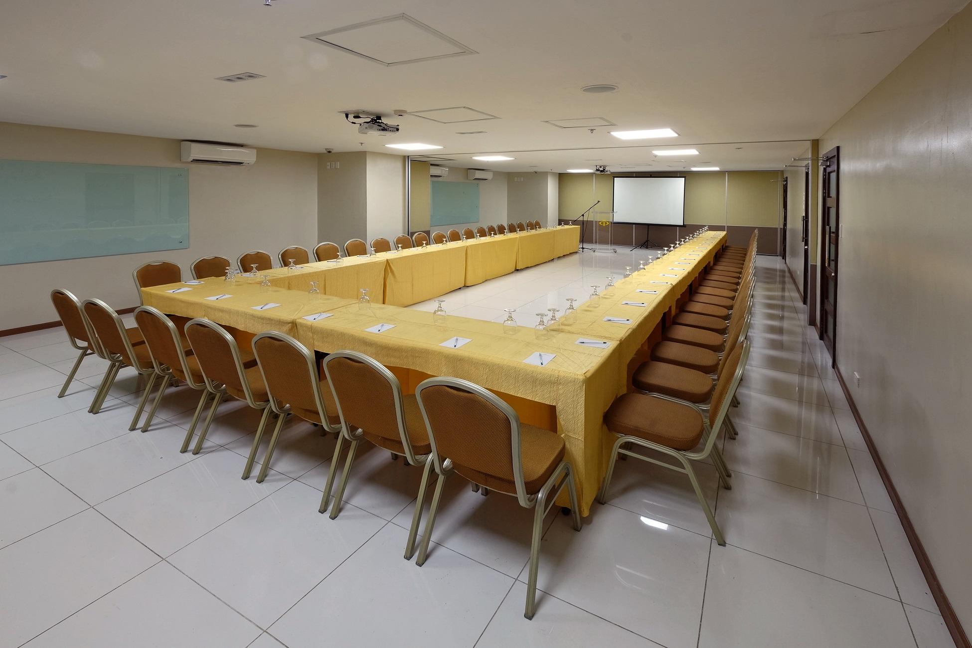 Golden Prince Hotel & Suites Cebu Bagian luar foto